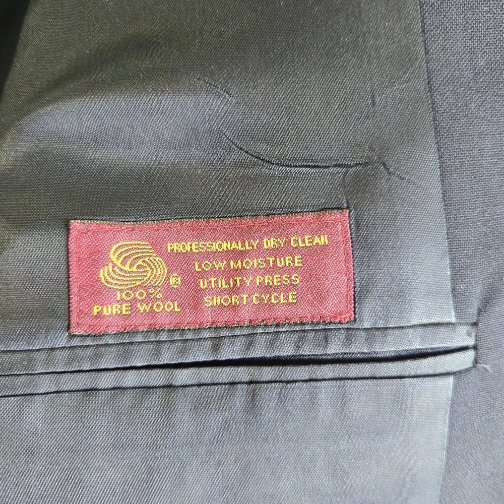 Jos. A. Bank Blazer Mens 46R Navy Blue 100% Wool Gold Crest Button Kent Coat